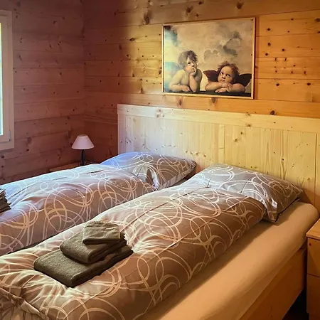 Val Roc - Dachwohnung West Apartmán